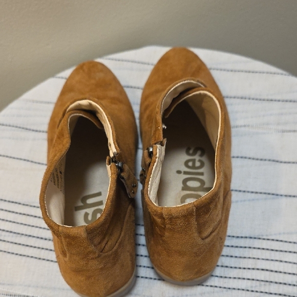 Hush Puppies Women's Tan Suede Ankle Boots - Picture 8 of 10